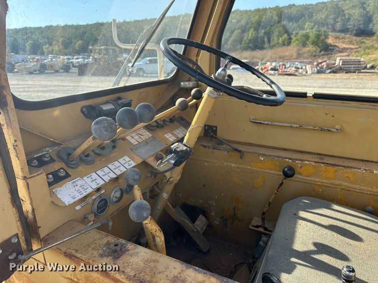 image for item EJ4910 1970 Grove RT58 crane