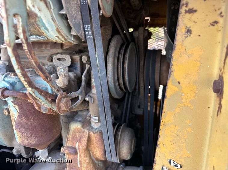 image for item EJ4910 1970 Grove RT58 crane