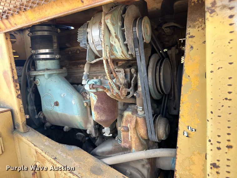 image for item EJ4910 1970 Grove RT58 crane