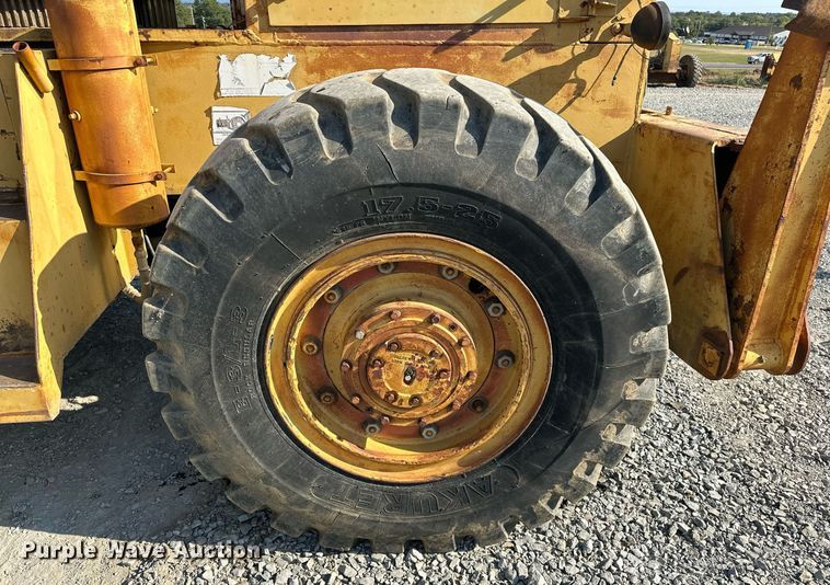 image for item EJ4910 1970 Grove RT58 crane