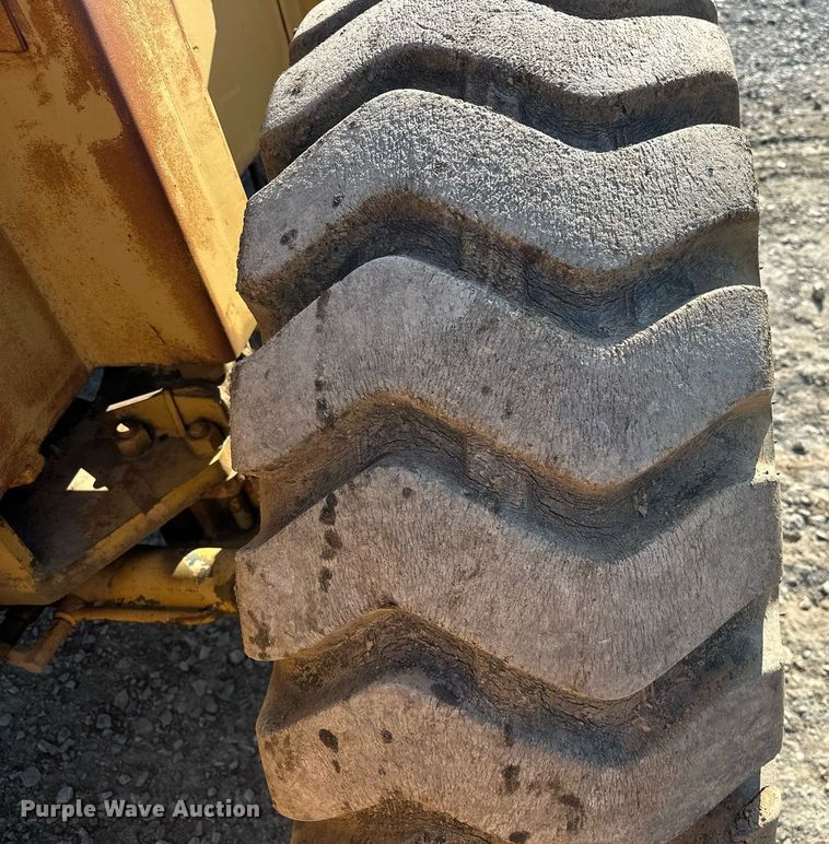 image for item EJ4910 1970 Grove RT58 crane