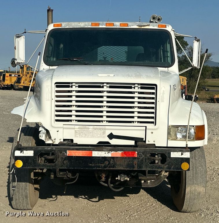image for item EJ4926 1995 International 4900 Crew Cab flatbed truck