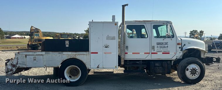 image for item EJ4926 1995 International 4900 Crew Cab flatbed truck