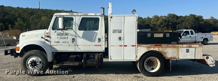 image for item EJ4926 1995 International 4900 Crew Cab flatbed truck