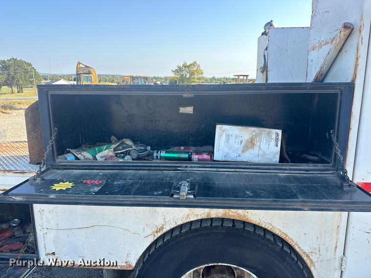 image for item EJ4926 1995 International 4900 Crew Cab flatbed truck