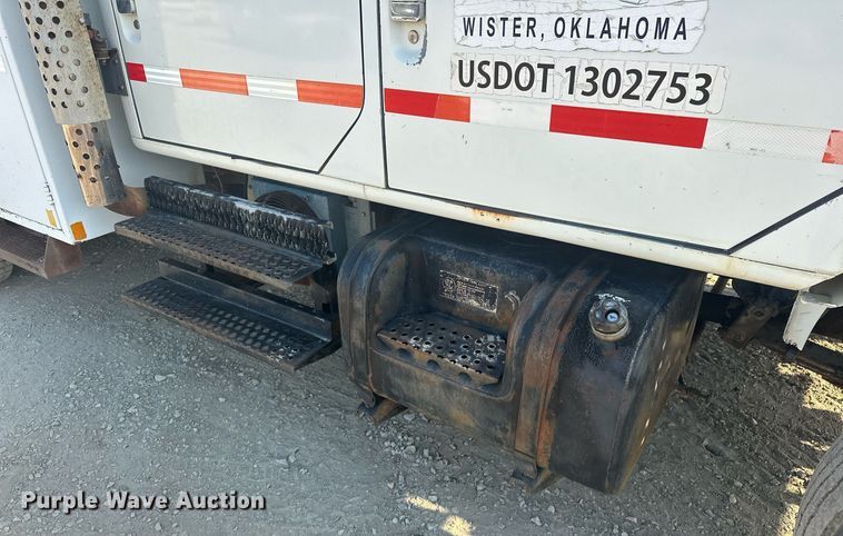 image for item EJ4926 1995 International 4900 Crew Cab flatbed truck