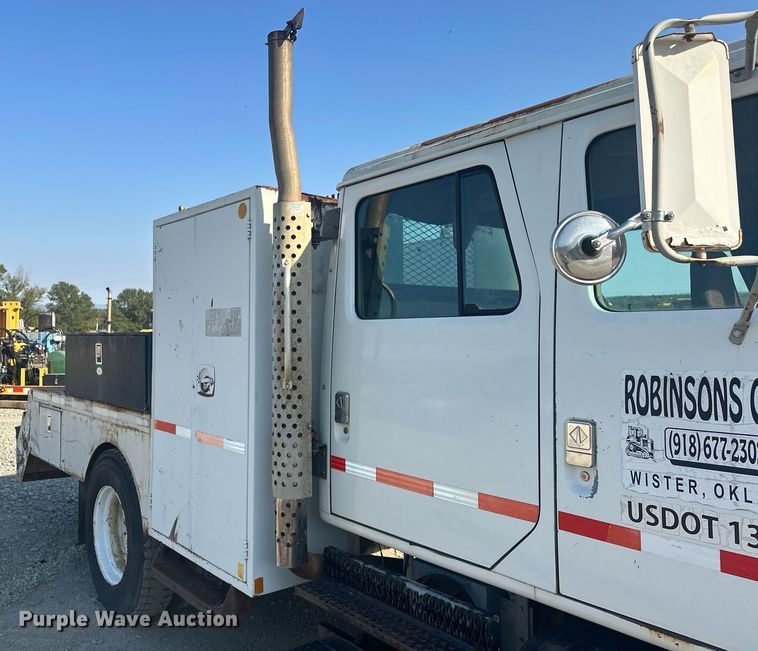 image for item EJ4926 1995 International 4900 Crew Cab flatbed truck