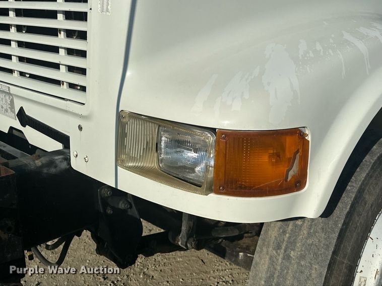 image for item EJ4926 1995 International 4900 Crew Cab flatbed truck