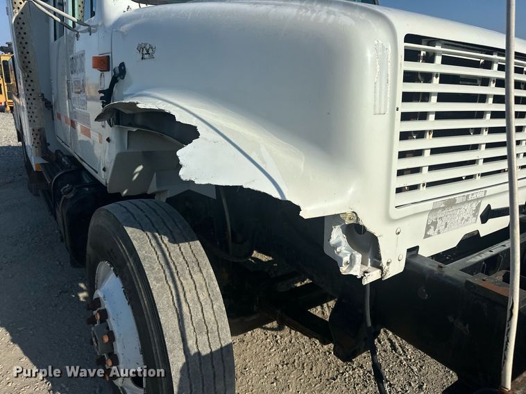 image for item EJ4926 1995 International 4900 Crew Cab flatbed truck