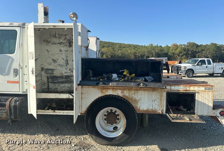 image for item EJ4926 1995 International 4900 Crew Cab flatbed truck