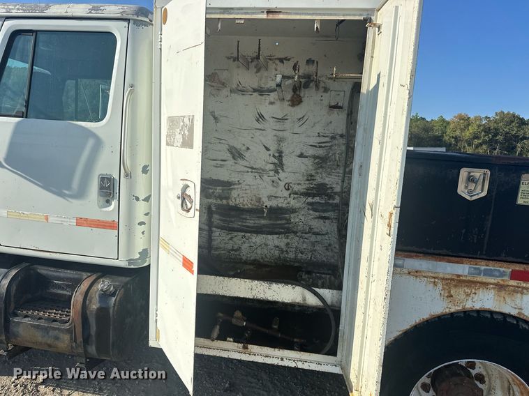 image for item EJ4926 1995 International 4900 Crew Cab flatbed truck