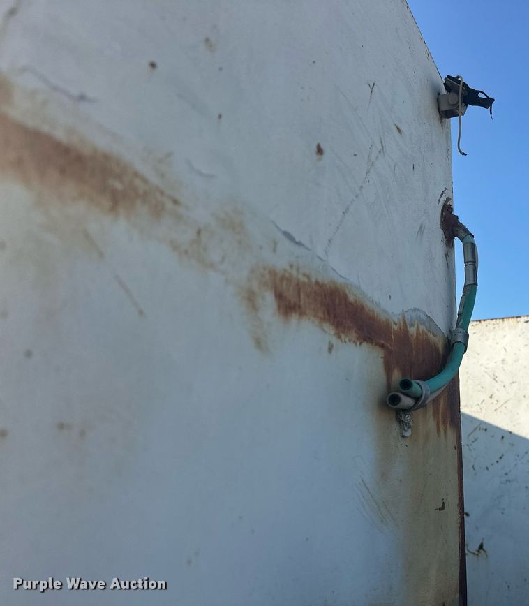 image for item EJ4926 1995 International 4900 Crew Cab flatbed truck