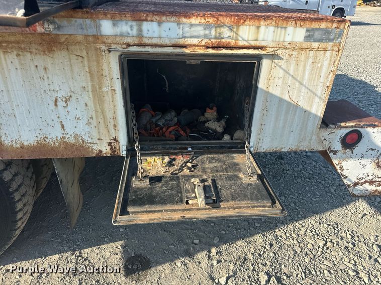 image for item EJ4926 1995 International 4900 Crew Cab flatbed truck