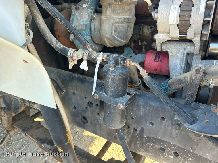 image for item EJ4926 1995 International 4900 Crew Cab flatbed truck