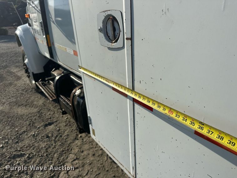 image for item EJ4926 1995 International 4900 Crew Cab flatbed truck