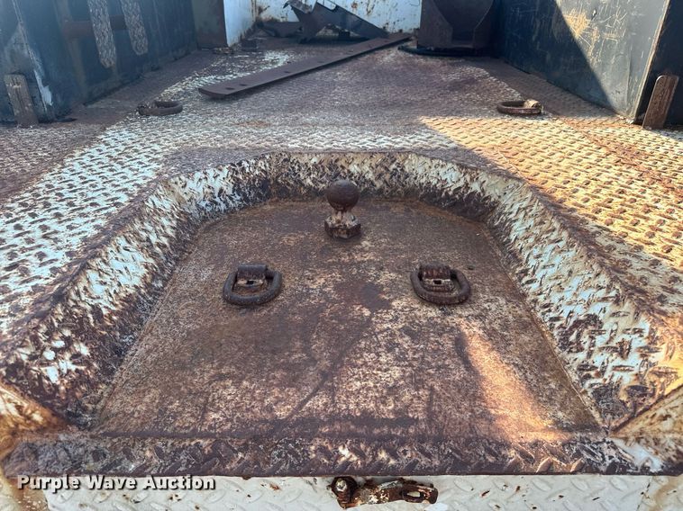 image for item EJ4926 1995 International 4900 Crew Cab flatbed truck