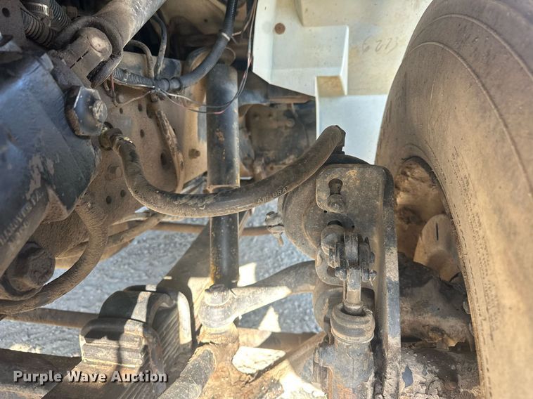 image for item EJ4926 1995 International 4900 Crew Cab flatbed truck