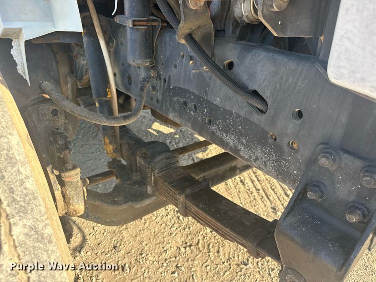 image for item EJ4926 1995 International 4900 Crew Cab flatbed truck