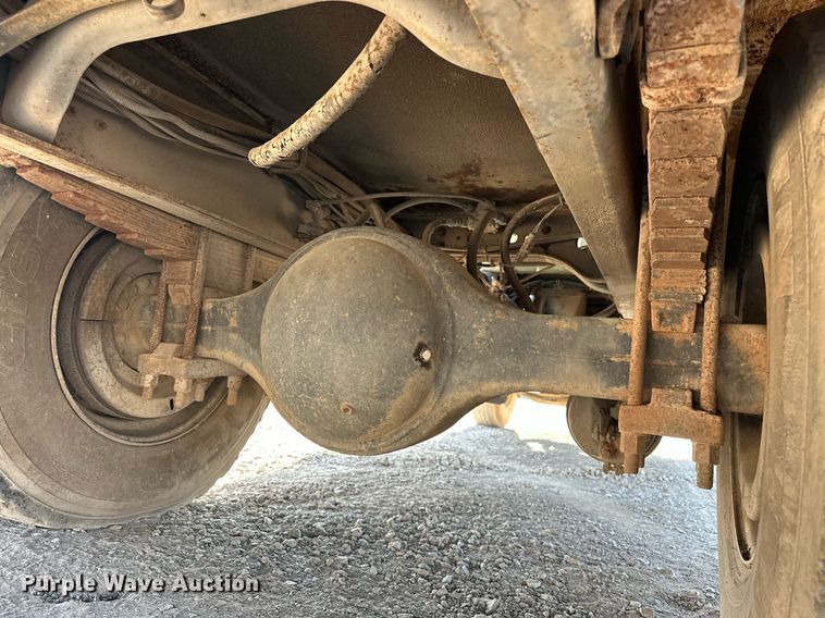 image for item EJ4926 1995 International 4900 Crew Cab flatbed truck