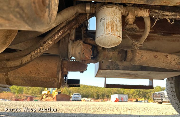 image for item EJ4926 1995 International 4900 Crew Cab flatbed truck