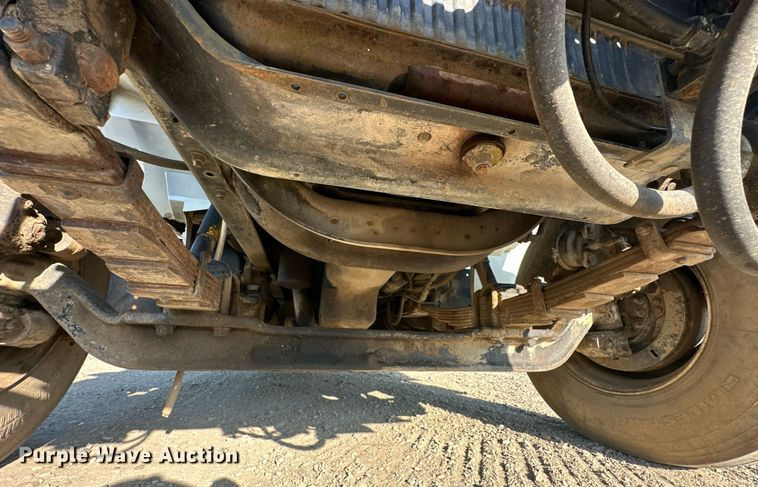 image for item EJ4926 1995 International 4900 Crew Cab flatbed truck