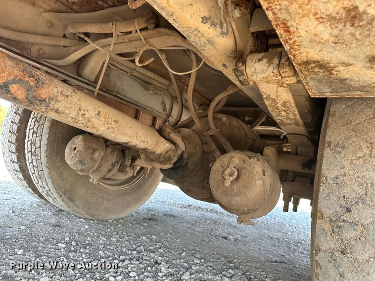 image for item EJ4926 1995 International 4900 Crew Cab flatbed truck