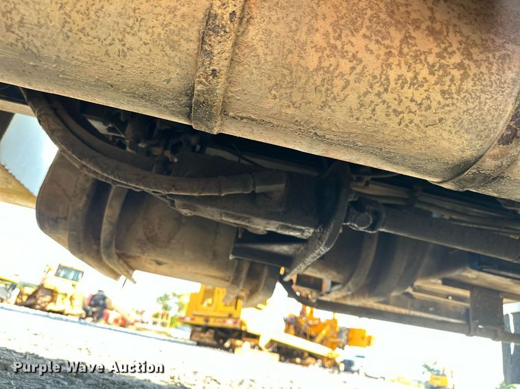 image for item EJ4926 1995 International 4900 Crew Cab flatbed truck