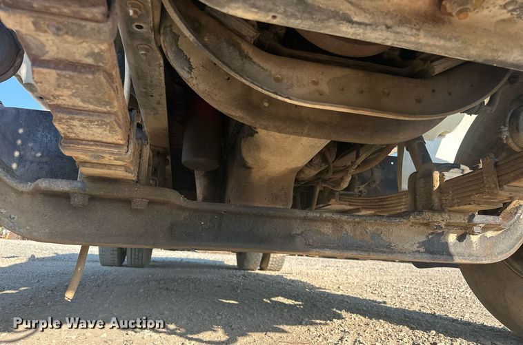 image for item EJ4926 1995 International 4900 Crew Cab flatbed truck