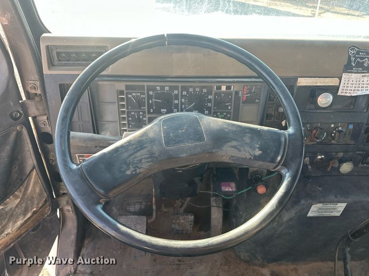 image for item EJ4926 1995 International 4900 Crew Cab flatbed truck