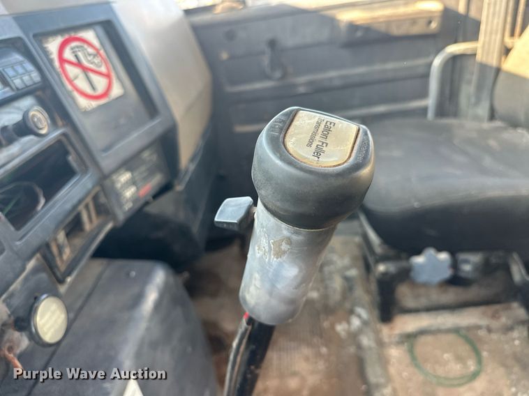 image for item EJ4926 1995 International 4900 Crew Cab flatbed truck