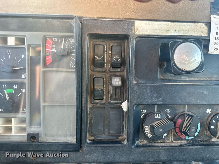 image for item EJ4926 1995 International 4900 Crew Cab flatbed truck