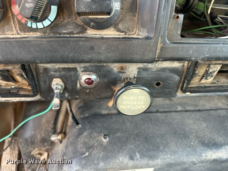 image for item EJ4926 1995 International 4900 Crew Cab flatbed truck