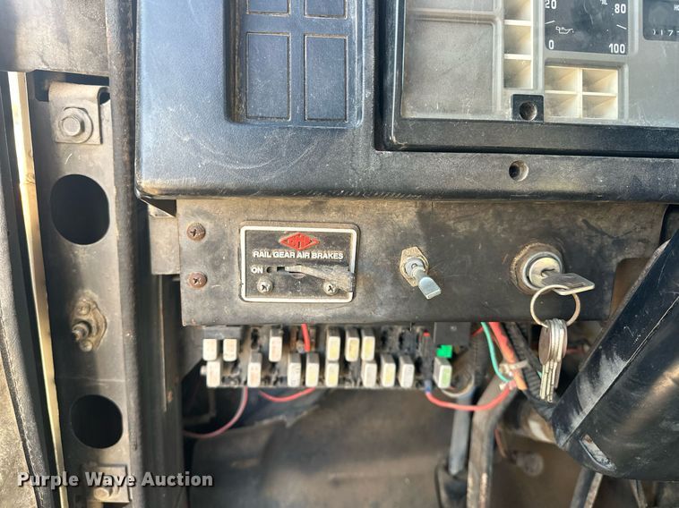 image for item EJ4926 1995 International 4900 Crew Cab flatbed truck