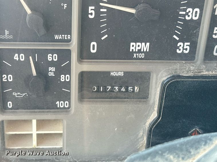 image for item EJ4926 1995 International 4900 Crew Cab flatbed truck