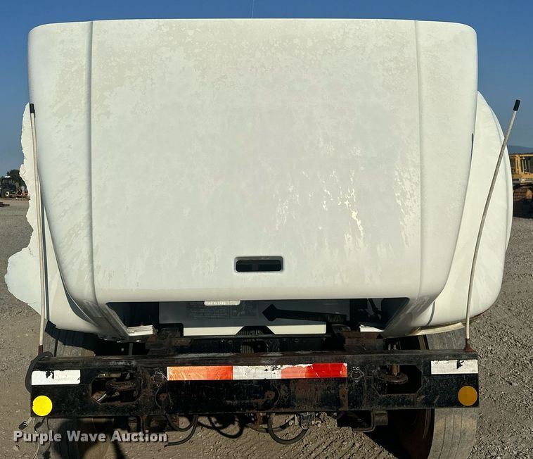 image for item EJ4926 1995 International 4900 Crew Cab flatbed truck