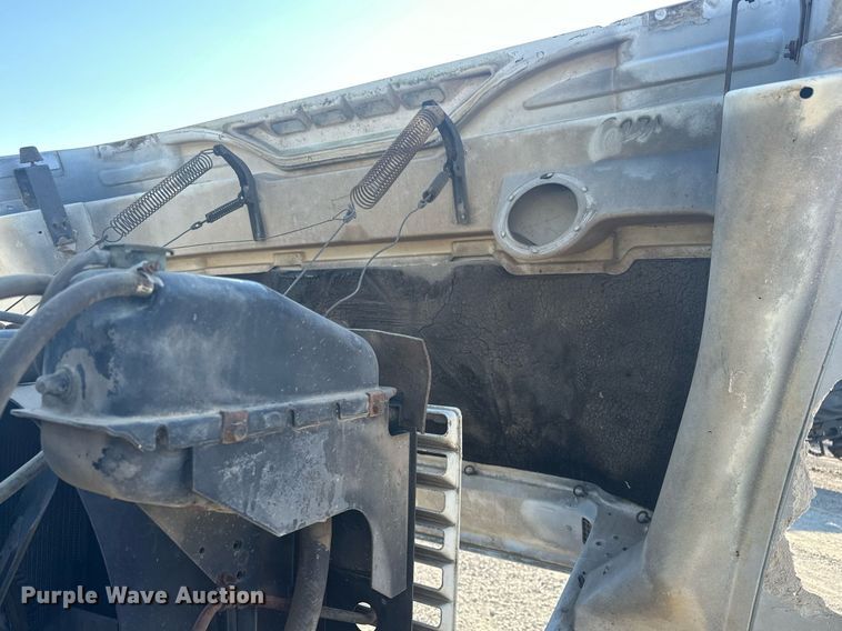 image for item EJ4926 1995 International 4900 Crew Cab flatbed truck