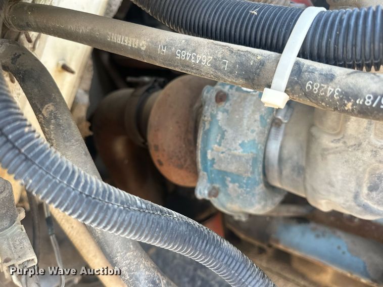 image for item EJ4926 1995 International 4900 Crew Cab flatbed truck