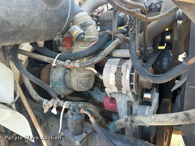 image for item EJ4926 1995 International 4900 Crew Cab flatbed truck