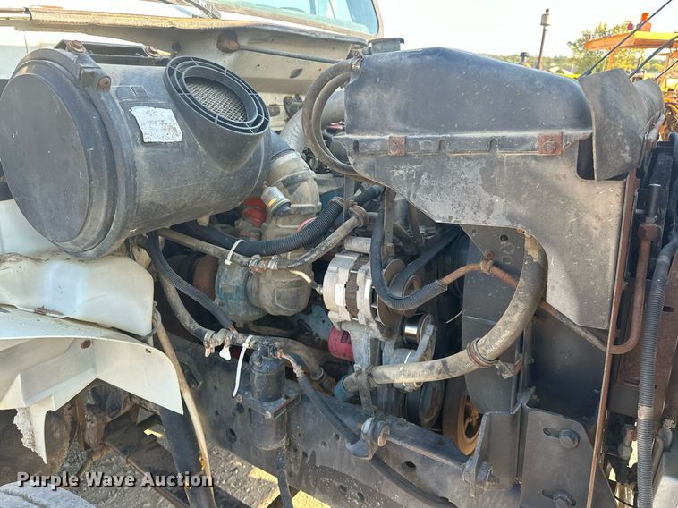 image for item EJ4926 1995 International 4900 Crew Cab flatbed truck