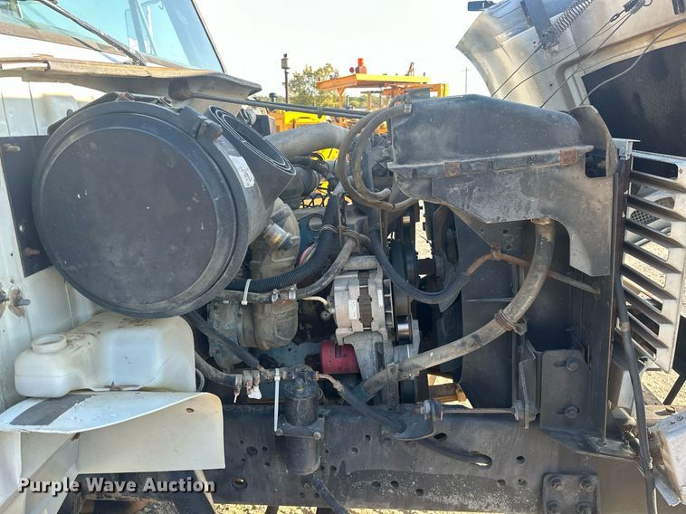 image for item EJ4926 1995 International 4900 Crew Cab flatbed truck