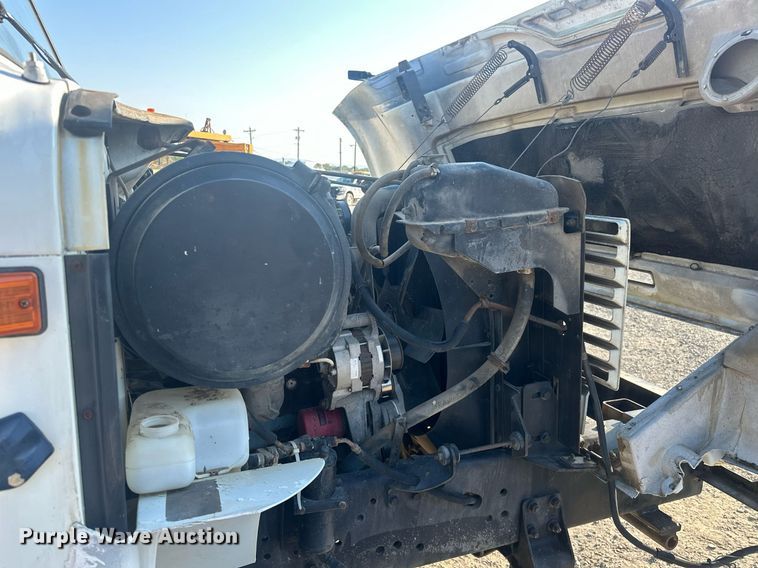 image for item EJ4926 1995 International 4900 Crew Cab flatbed truck