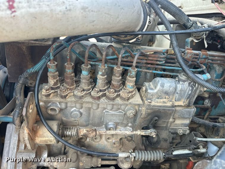 image for item EJ4926 1995 International 4900 Crew Cab flatbed truck