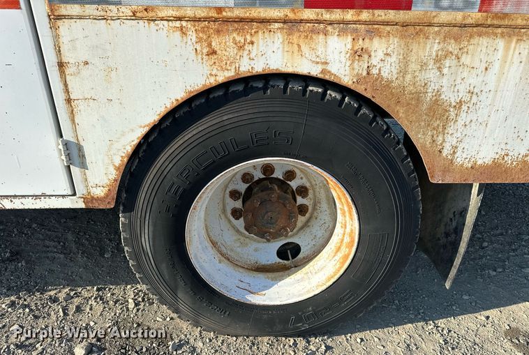 image for item EJ4926 1995 International 4900 Crew Cab flatbed truck