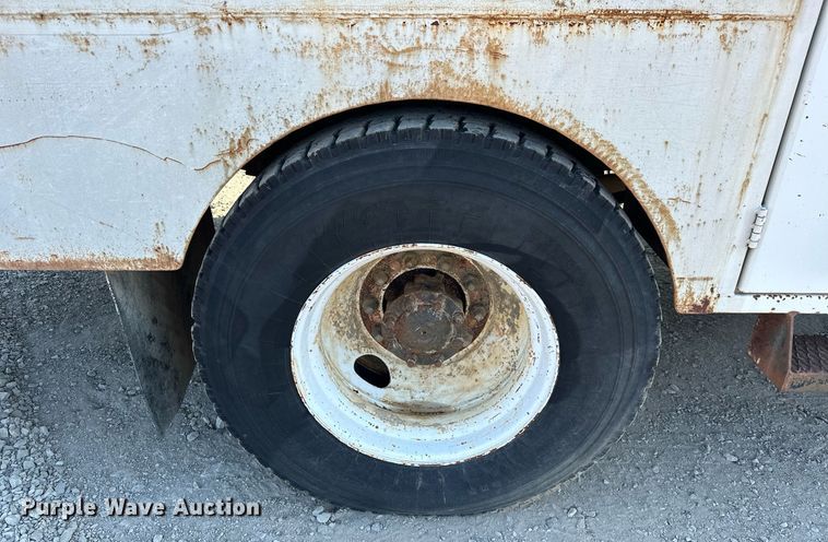 image for item EJ4926 1995 International 4900 Crew Cab flatbed truck