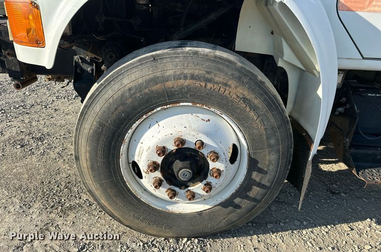 image for item EJ4926 1995 International 4900 Crew Cab flatbed truck