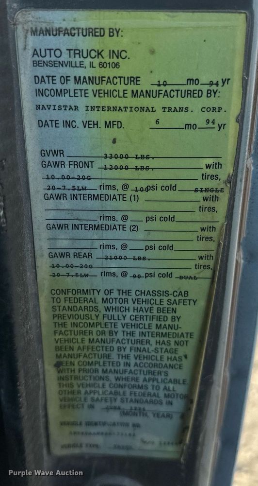 image for item EJ4926 1995 International 4900 Crew Cab flatbed truck