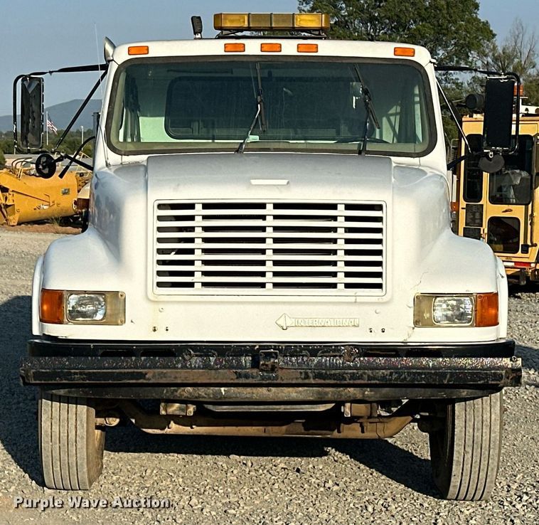 image for item EJ4927 1996 International  4700 4X2 fuel / lube truck
