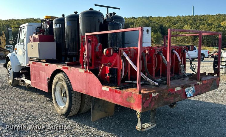 image for item EJ4927 1996 International  4700 4X2 fuel / lube truck