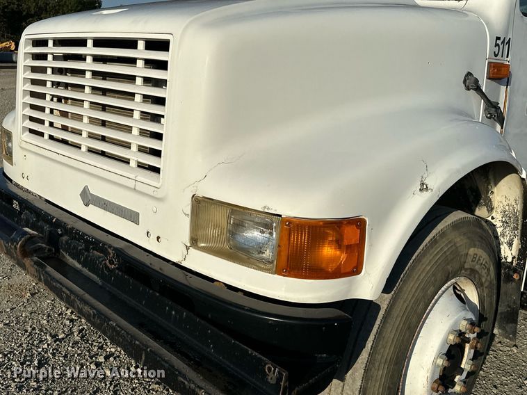 image for item EJ4927 1996 International  4700 4X2 fuel / lube truck