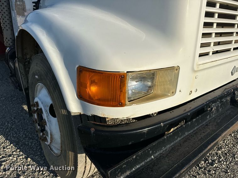 image for item EJ4927 1996 International  4700 4X2 fuel / lube truck